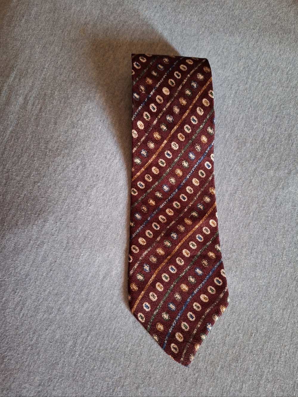 CLAIBORNE Classic Men's Burgundy Patterned Tie 56"